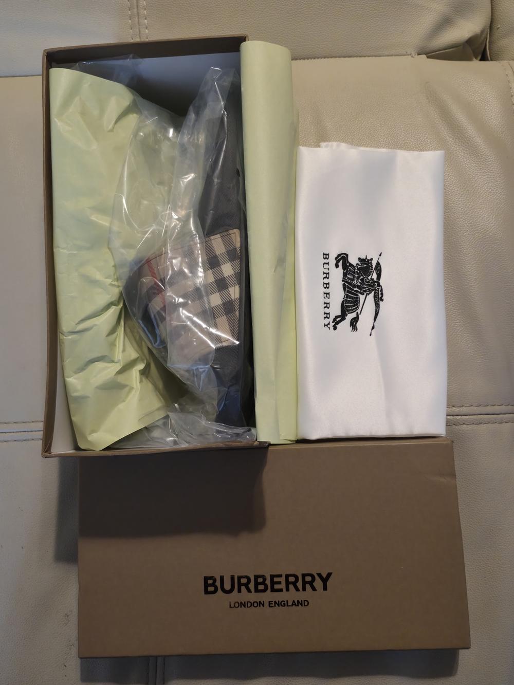 Burberry Mens/Womens Slides Size Europe 40, M7.5, W9 Brand New